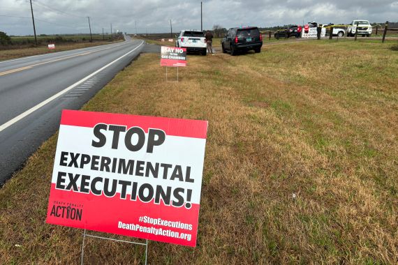 A sign put up by campaigners outside the prison reading 'Stop experimental executions'