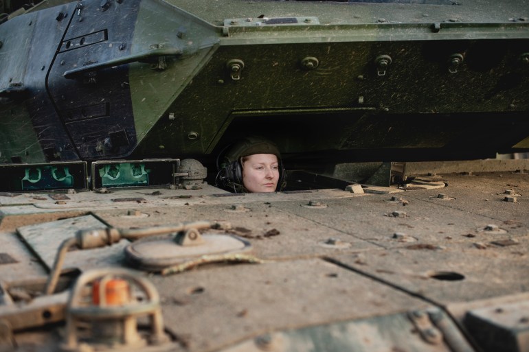 6. Conscript Julia, tank driver, during practice on Gotland-1707304935