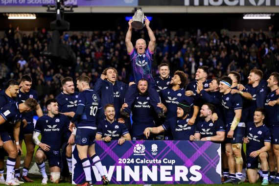 Scotland celebrate with the Calcutta Cup after defeating England during the Guinness Six Nations 2024 match at BT Murrayfield Stadium on February 24, 2024 in Edinburgh