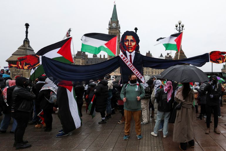Protesters hold an effigy of Canada’s Prime Minister Justin Trudeau during a rally to call for a ceasefire, amid the ongoing conflict between Israel and the Palestinian Islamist group Hamas in Gaza, on Parliament Hill in Ottawa, Ontario, Canada March 9, 2024. REUTERS/Ismail Shakil