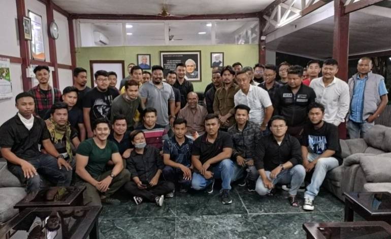 In a picture from June 2022, “Korounganba Khuman” Tyson Ngangbam and presumably other members of the Arambai Tenggol were seen posing with Chief Minister Biren Singh. 