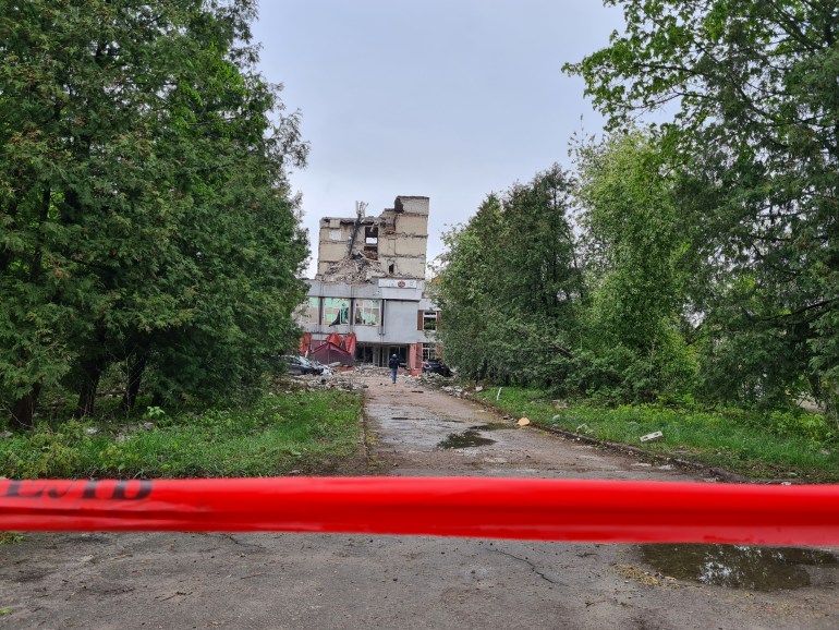 A building in Chernihiv destroyed by a Russian missile strike on April 17-1714043486