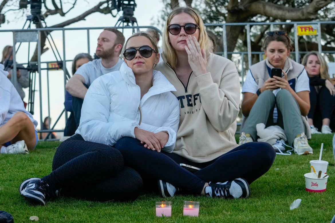 Mourners hold a candlelight vigil at Sydney's Bondi Beach to remember victims of a knife attack at a nearby shopping mall, Australia, Sunday, April 21